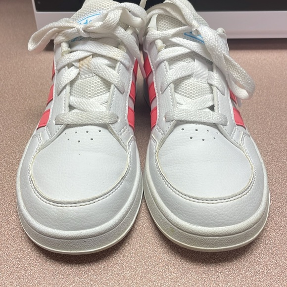 Girls Adidas Sneakers - Size 2 - Picture 2 of 9